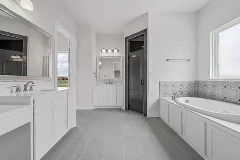 Bath - 16813 Chapel Rd, Lorena, TX 76655 photo 2 of 4