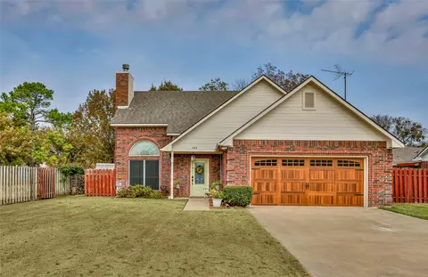 105 W 6th St, Lindsay, TX 76250