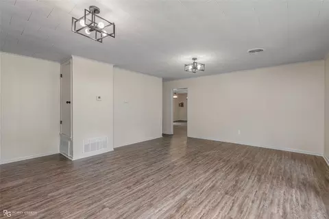 Living - 319 Orr St, Sarepta, LA 71071 photo 2 of 5