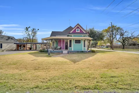 312 W 8th St, Ferris, TX 75125