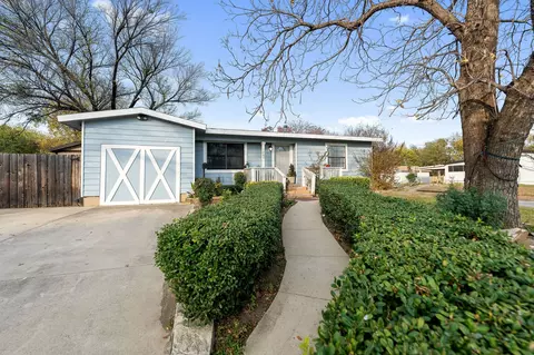 1202 W Strong Pkwy, Grand Prairie, TX 75050