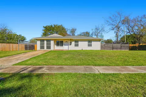 1013 Casa Dr, Mesquite, TX 75149