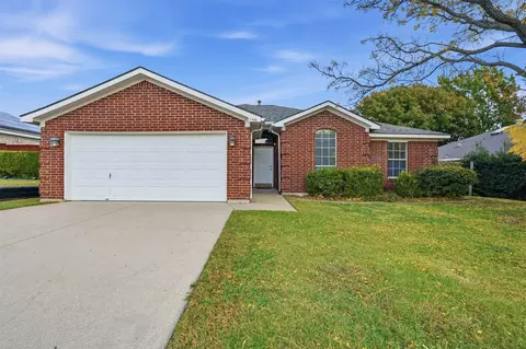 7109 Lost Horizon Dr, Benbrook, TX 76126