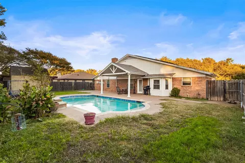 5501 Wood View St, North Richland Hills, TX 76180