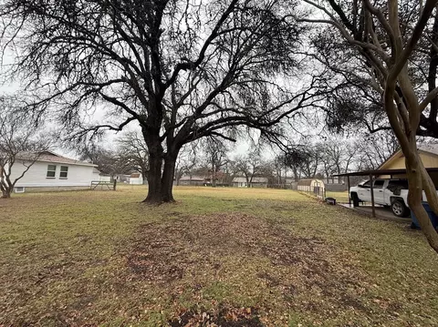 137 Gordon Dr, Azle, TX 76020