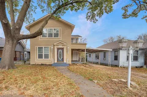 1015 W Walker St, Denison, TX 75020