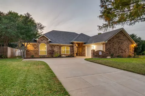 6214 Summergrove Dr, Arlington, TX 76001
