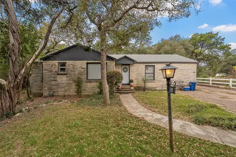 4200 Mockingbird Ln, Waco, TX 76708