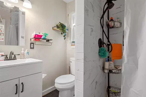 Bath - 4200 Mockingbird Ln, Waco, TX 76708 photo 1 of 2