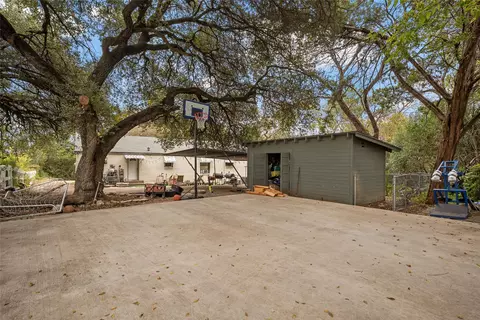 Exterior - 4200 Mockingbird Ln, Waco, TX 76708 photo 2 of 4