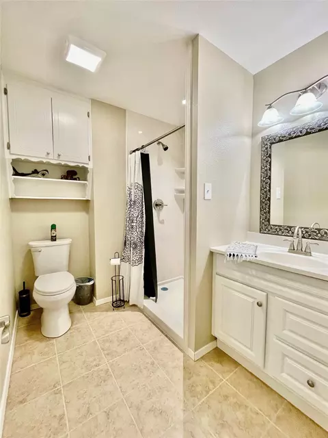 Bath - 945 Brickyard Rd, West, TX 76691 photo 1 of 2