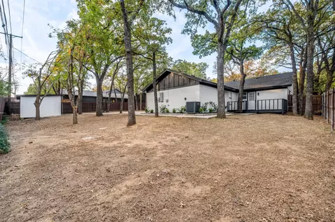 Exterior - 105 Shadow Ln, Euless, TX 76039 photo 4 of 4