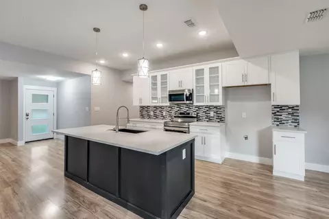 Kitchen - 105 Shadow Ln, Euless, TX 76039 photo 5 of 5