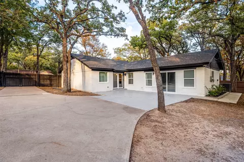 Exterior - 105 Shadow Ln, Euless, TX 76039 photo 3 of 4