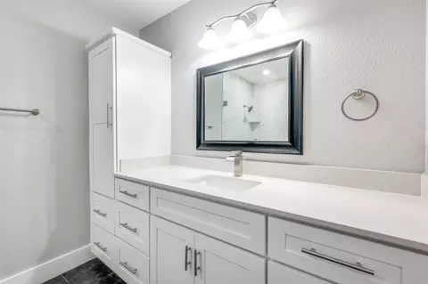 Bath - 105 Shadow Ln, Euless, TX 76039 photo 6 of 7
