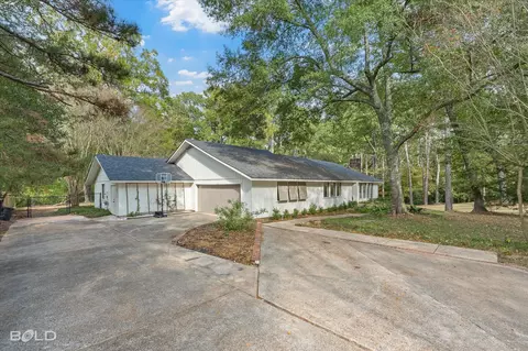 615 Robert Travis Dr, Shreveport, LA 71106