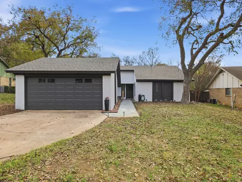 1910 Longmeadow Dr, Arlington, TX 76015