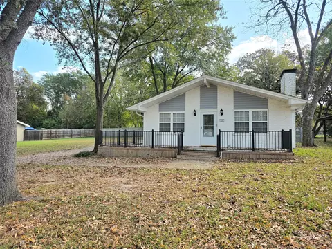131 Ocean Dr, Gun Barrel City, TX 75156