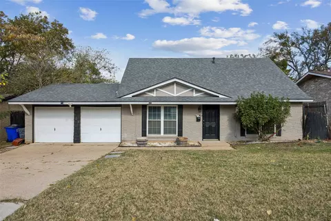 702 Shelmar Dr, Euless, TX 76039