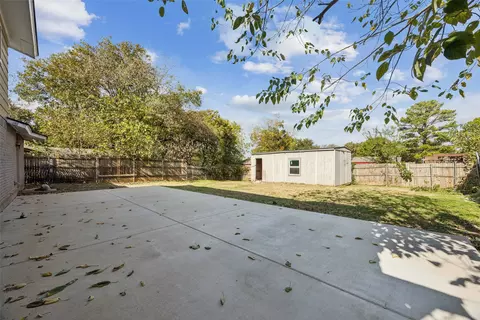 Exterior - 702 Shelmar Dr, Euless, TX 76039 photo 2 of 3