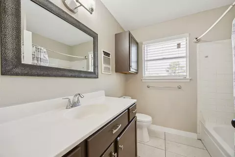 Bath - 702 Shelmar Dr, Euless, TX 76039 photo 2 of 2