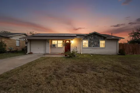 509 Globe Ave, Blue Mound, TX 76131