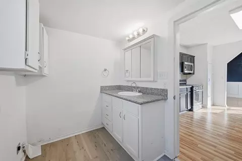 Bath - 507 E Maple St, Whitewright, TX 75491 photo 1 of 1