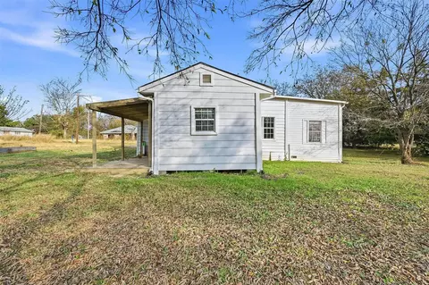 Exterior - 507 E Maple St, Whitewright, TX 75491 photo 2 of 2