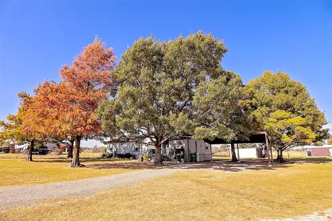 11661 Dane Rd, Pilot Point, TX 76258