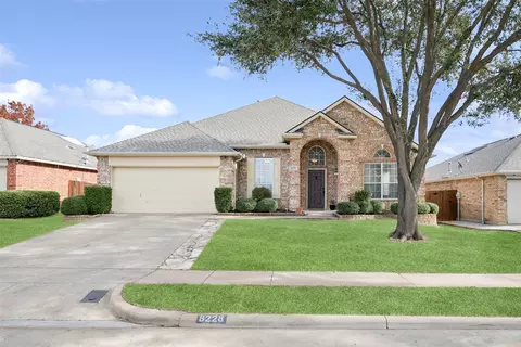 8228 Muirwood Trl, Fort Worth, TX 76137