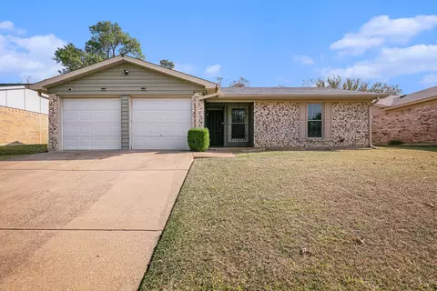1417 Warren Ln, Fort Worth, TX 76112