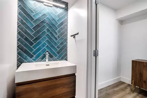 Bath - 4727 Ashbrook Rd, Dallas, TX 75227 photo 1 of 3