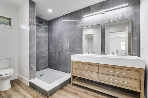 Bath - 4727 Ashbrook Rd, Dallas, TX 75227 photo 3 of 3