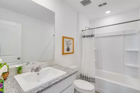 Bath - 1536 Elliott Rd, Howe, TX 75459 photo 3 of 4