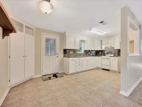 Kitchen - 151 Lancewood Cir, Lufkin, TX 75904 photo 4 of 5