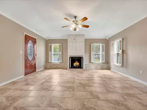 Living - 151 Lancewood Cir, Lufkin, TX 75904 photo 2 of 12