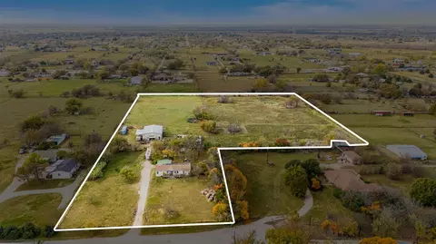 2073 Bowie St, Sanger, TX 76266