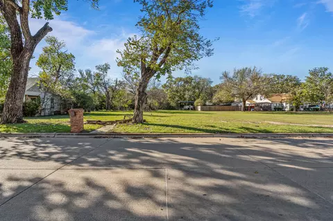 126 Athenia Dr, Fort Worth, TX 76114