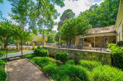 Exterior - 802 S Austin St, Comanche, TX 76442 photo 5 of 5