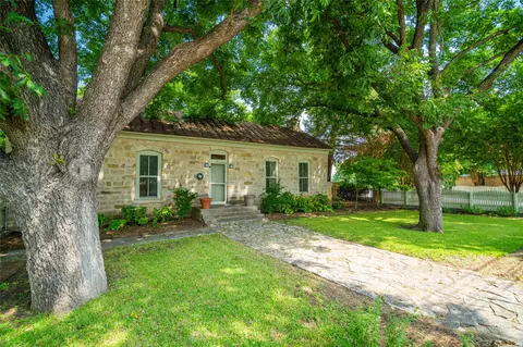 Exterior - 802 S Austin St, Comanche, TX 76442 photo 2 of 5
