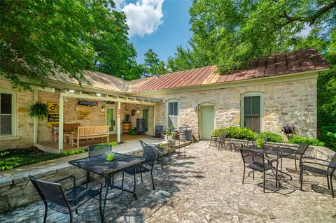 Exterior - 802 S Austin St, Comanche, TX 76442 photo 4 of 5