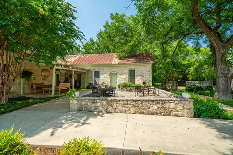 Exterior - 802 S Austin St, Comanche, TX 76442 photo 3 of 5