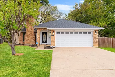 2705 Dover Gardens Dr, Arlington, TX 76017