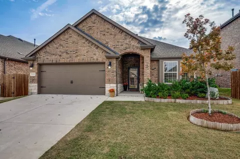 10516 Breezeway Dr, Aubrey, TX 76227