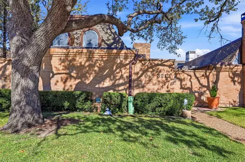 3213 Stonehenge Ln, Carrollton, TX 75006