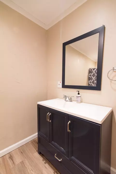 Bath - 2501 Park St, Commerce, TX 75428 photo 2 of 4