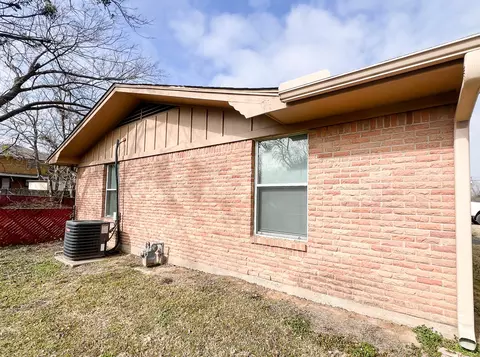 Exterior - 2501 Park St, Commerce, TX 75428 photo 4 of 4