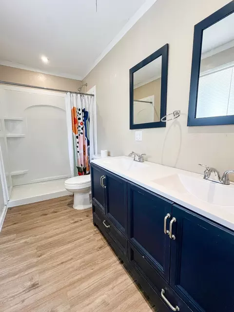 Bath - 2501 Park St, Commerce, TX 75428 photo 4 of 4