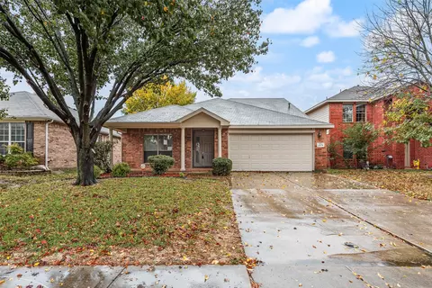 2875 Westover Dr, Grand Prairie, TX 75052