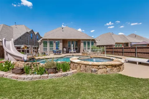 412 Dominion Dr, Euless, TX 76039
